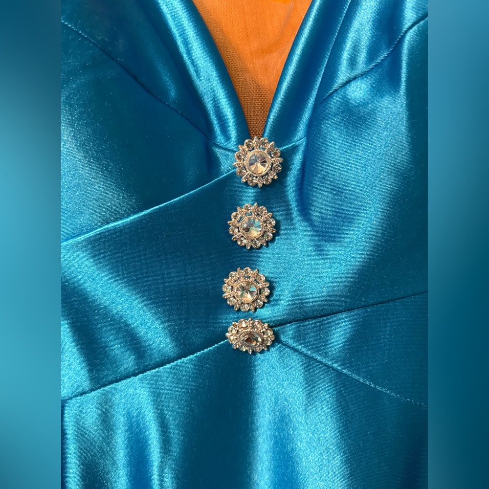 Elegant Blue Satin Evening Gown - Picture 13 of 14